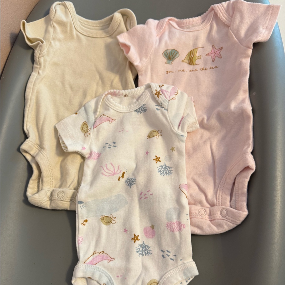 Carter's pack of 3 onesies. Never worn